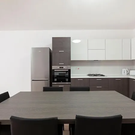 King Sized Bed, Large Living Apt4 Spinola & Wifi By 360 Estates Ta' Cikkun