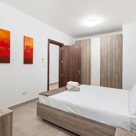 King Sized Bed, Large Living Apt4 Spinola & Wifi By 360 Estates * Ta' Cikkun