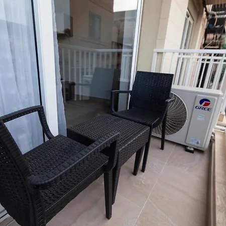 King Sized Bed, Large Living Apt4 Spinola & Wifi By 360 Estates