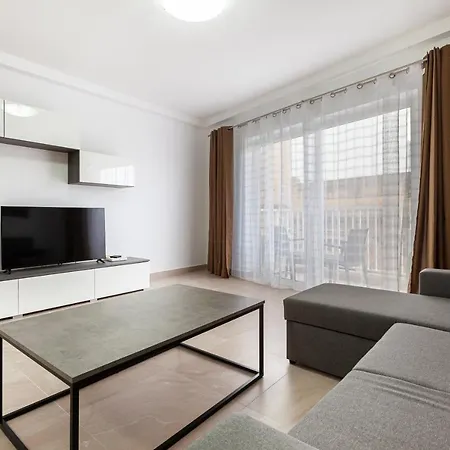 King Sized Bed, Large Living Apt4 Spinola & Wifi By 360 Estates Ta' Cikkun