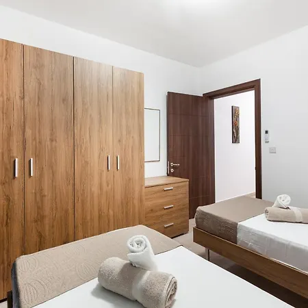 King Sized Bed, Large Living Apt4 Spinola & Wifi By 360 Estates * Ta' Cikkun