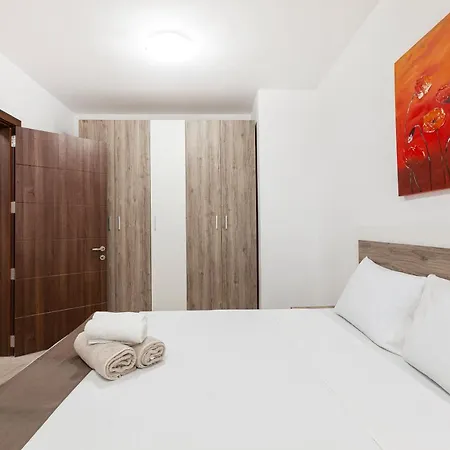 King Sized Bed, Large Living Apt4 Spinola & Wifi By 360 Estates Appartamento